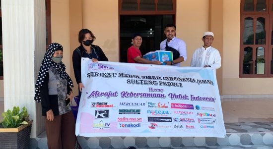 Jumat Berkah SMSI Berbagi Makanan Dos