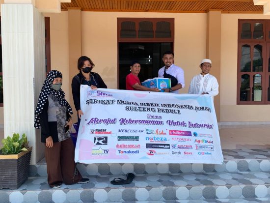 Jumat Berkah SMSI Berbagi Makanan Dos