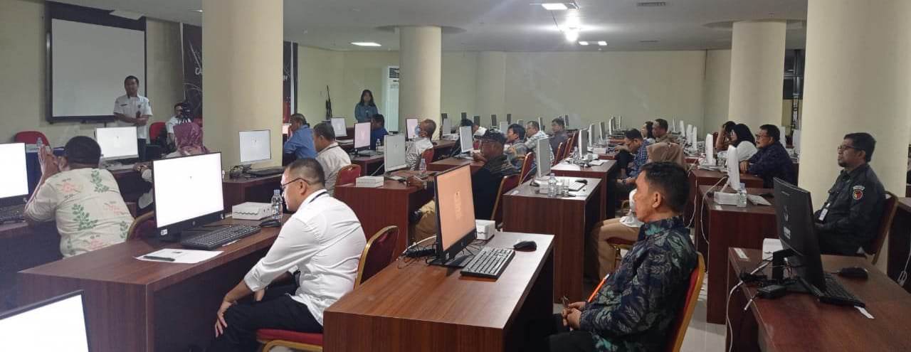 Ujian Tertulis sistem Cat Bacalon KPU Sulteng yang berlangsung di Untad, Senin (9/3/2023).Foto : Humas KPU Sulteng/Pijar Sulteng.Com