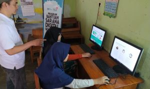 Program TJSL Bantuan Sarana Digital Sekolah di DTA Nurul Islam Sumedang sebagai salah satu wujud nyata komitmen Telkom dalam program strategis bidang sosial dan lingkungan guna mendukung Tujuan Pembangunan Berkelanjutan (TPB), khususnya pada pilar pembangunan sosial. Foto : Istimewa