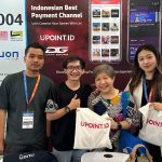 (Kiri-kanan) Manager Games Brand Communication Nuon Muhammad Rizal Prihandoko, SPV Games Business Partnership Nuon Kevin Lahardo, serta Livia Ang & Connie Kang dari NetEase Games di booth ekshibisi Nuon pada gelaran ChinaJoy 2023 beberapa waktu lalu.Foto : istimewa