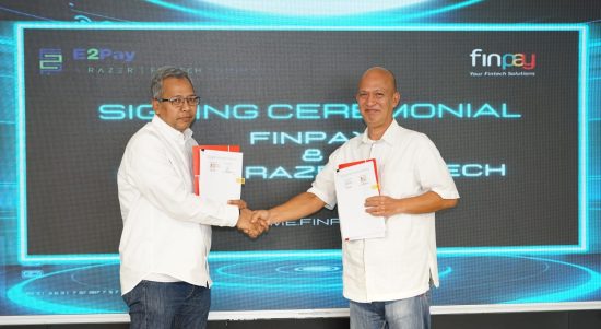 SVP Telco & Digital Goods Services Finnet, Dandit Hardiarto (kiri) dan Direktur Utama E2pay Razer Fintech Company, Cecil Constantino usai penandatanganan kerja sama dalam penyediaan voucher games digital antara Finnet & E2Pay Razer di Jakarta beberapa waktu lalu.Foto : Istimewah