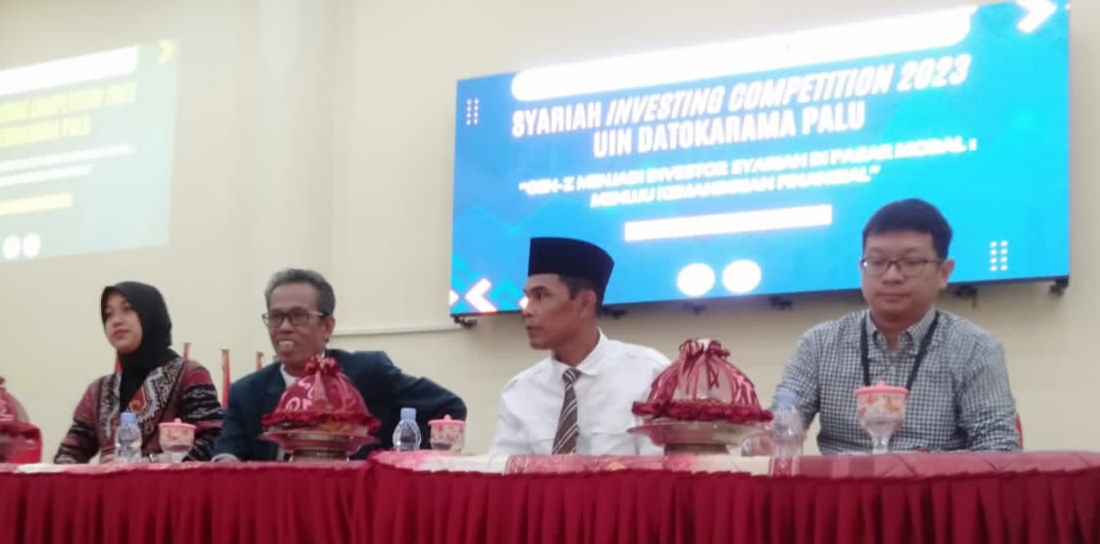 Ket foto : Executive Trainer Bursa Efek Indonesia Kantor Perwakilan Sulteng, Dewi Nur Qamariah (kanan) mempresenta