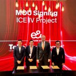 Nabil Baccouche, Group Chief Carrier Wholesale Officer e& (kiri), Seif Mounib, Vice President International and Wholesale Telecom Egypt (kedua dari kanan) dan Budi Satria Dharma Purba, Chief Executive Officer (CEO) Telin (paling kanan) saat penandatanganan MoU Pengembangan SKKL ICE System IV Project di Dubai (7/2/2024).Foto : Istimewah