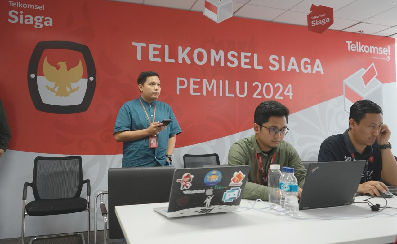 Telkomsel Siaga Pemilu 2024_1-3: Sejalan dengan arahan Kemkominfo RI untuk dapat terus menjaga quality of service selama perhelatan Pemilu 2024, Telkomsel telah melakukan optimalisasi jaringan di 680 titik keramaian guna menjaga kenyamanan akses komunikasi dan pengalaman digital pelanggan di seluruh Indonesia selama proses pemilu berlangsung. Foto : Istimewah