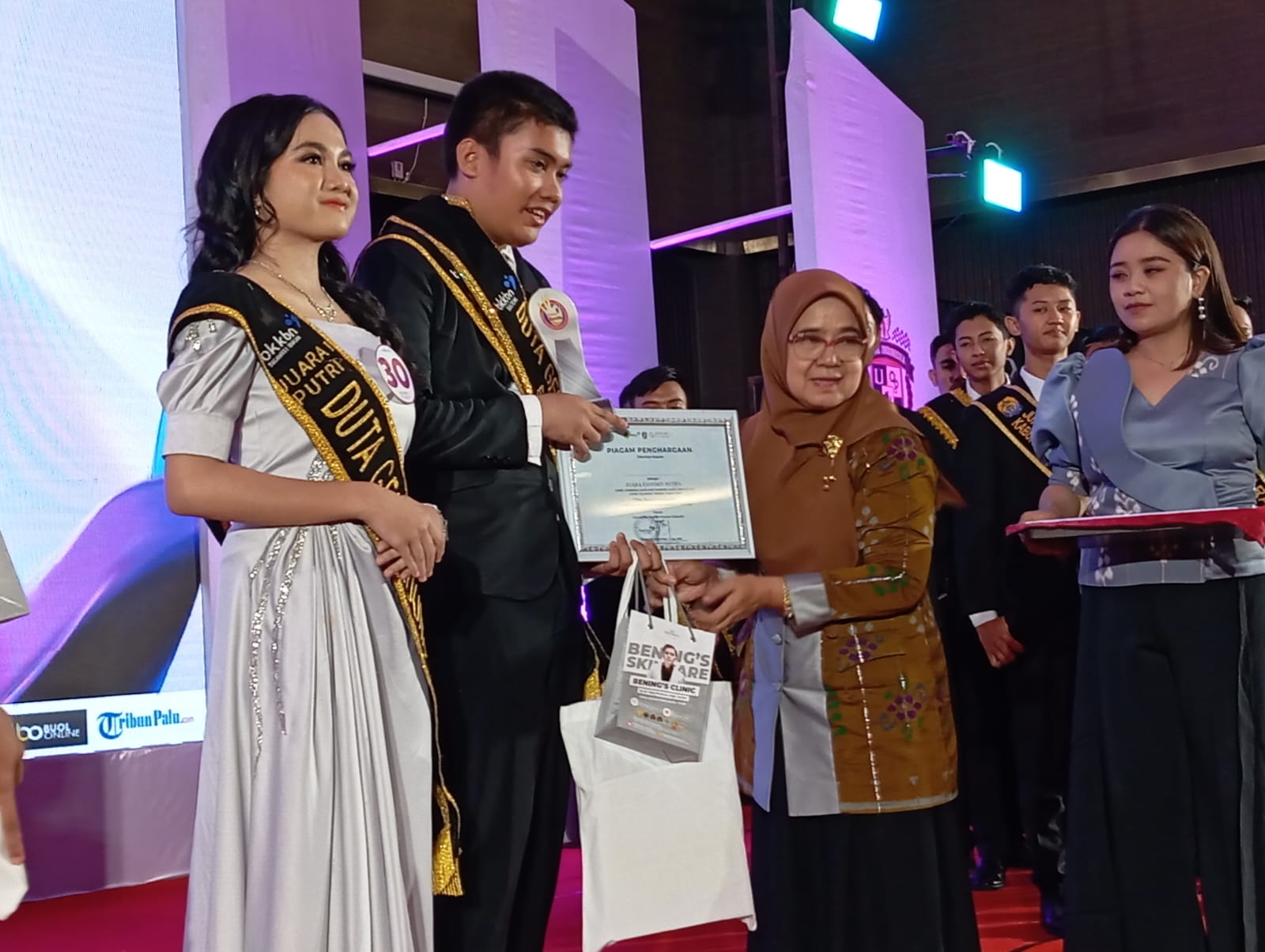 Juara Pavorit Duta Genre Sulteng 2024 dari Kabupaten Tojo Una Una, penilaian berdasarkan like terbanyak di YouTube dan Instagram. foto : Hafsa/pjs.com, Sabtu (11/5/2024)