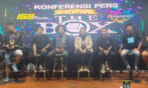Personel The Box memberikan keterangan pers, terkait pelaksanaan konser yang berlangsung Senin ( 24 /6/ 2024). Dia salah satu cafe di Kota Palu, Minggu (23/6/2024).Foto : Istimewah.  