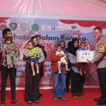 Kapolda Sulteng, Irjen Agus Nugroho Berikan Bantuan Tali Asih Bagi Masyarakat. (Foto : Hafsa/PJS