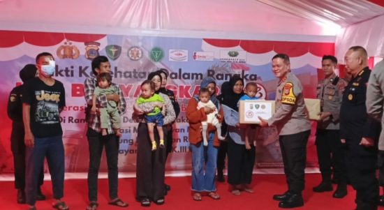 Kapolda Sulteng, Irjen Agus Nugroho Berikan Bantuan Tali Asih Bagi Masyarakat. (Foto : Hafsa/PJS