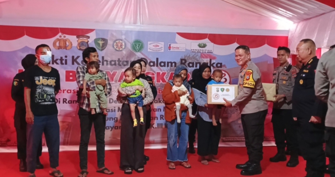 Kapolda Sulteng, Irjen Agus Nugroho Berikan Bantuan Tali Asih Bagi Masyarakat. (Foto :Hafsa/PJS