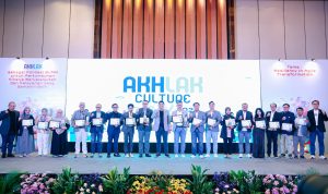 Direktur Human Capital ManagementPenyerahan Culture Award AKHLAK Implementation 2024. Foto : Istimewah
