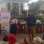 Bank Indonesia Memberikan pencerahan kepada emak - emak di milad perempuan peduli palu. Jumat (21/2/2025). Foto : Hafsa